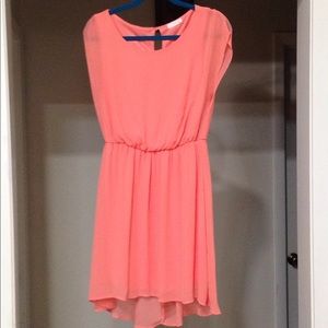 Lush dress in peach